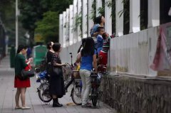 有毒物质超标20倍 深圳小学“毒跑道”被责令铲除